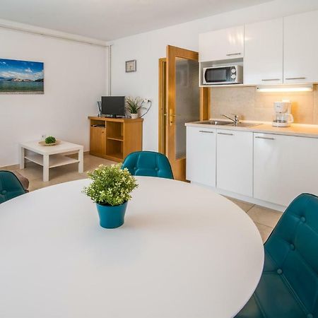 Apartments Marija & Anton Malinska Extérieur photo