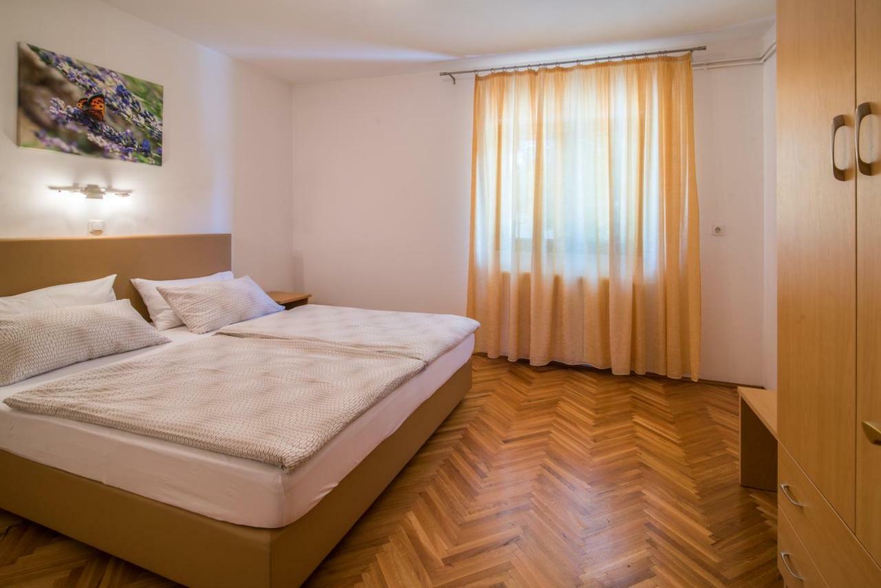 Apartments Marija & Anton Malinska Extérieur photo