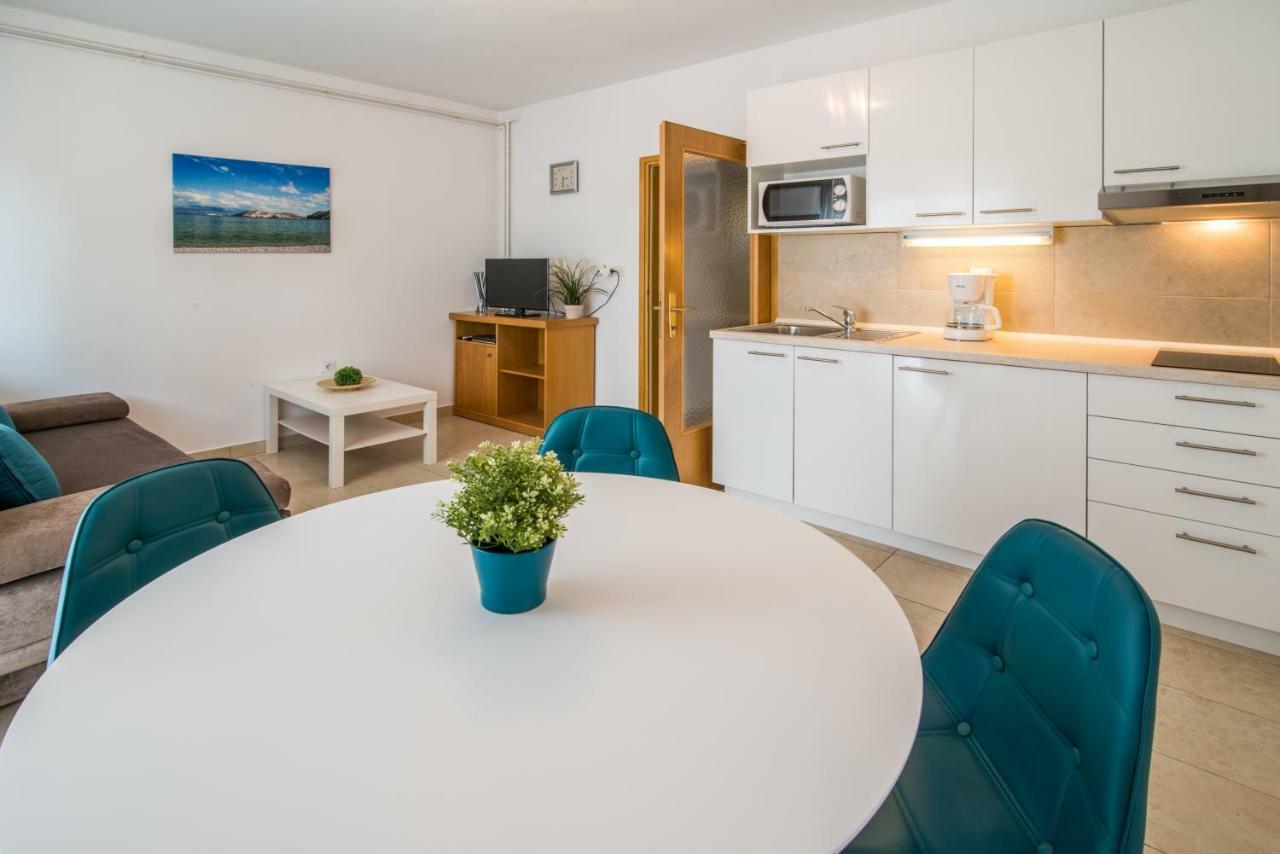 Apartments Marija & Anton Malinska Extérieur photo