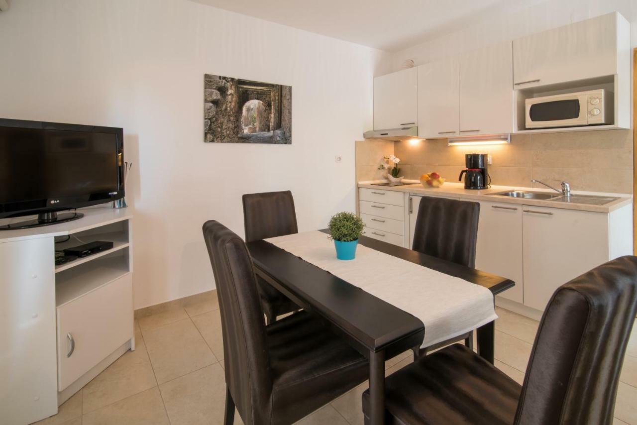 Apartments Marija & Anton Malinska Extérieur photo
